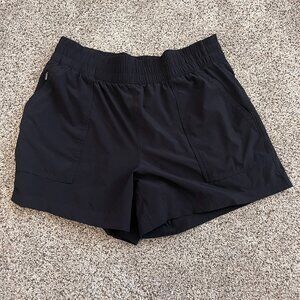 Athleta Wayfind High Rise Black Performance Shorts Elastic Waist Pockets Large
